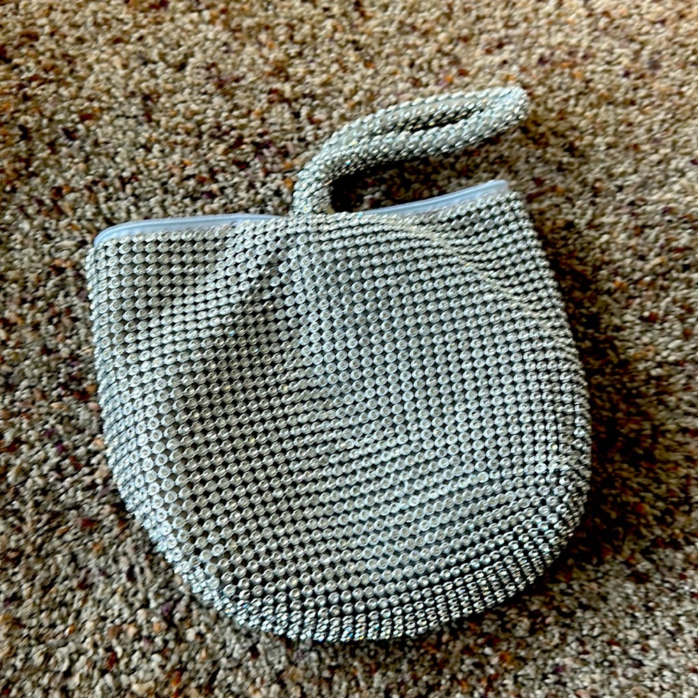 Handbag never been used